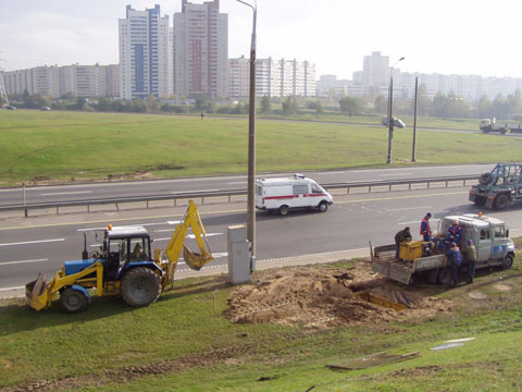 Установка направленного бурения МНБ-50 - прокол под дорогой